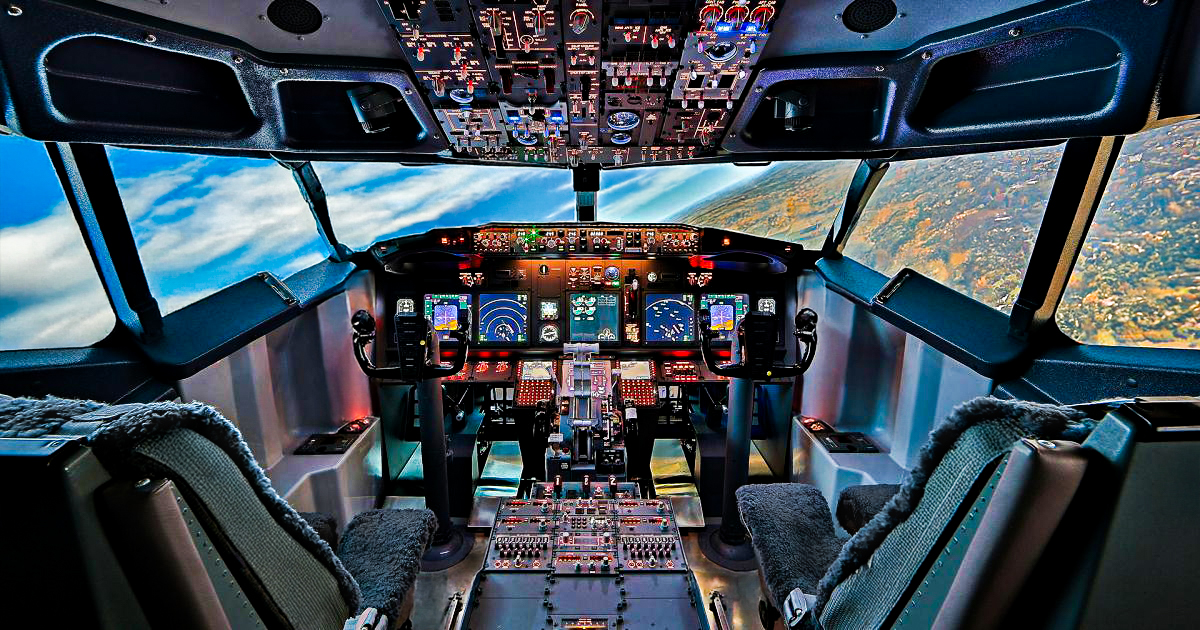 Advanced cockpit simulator used for multi-crew training